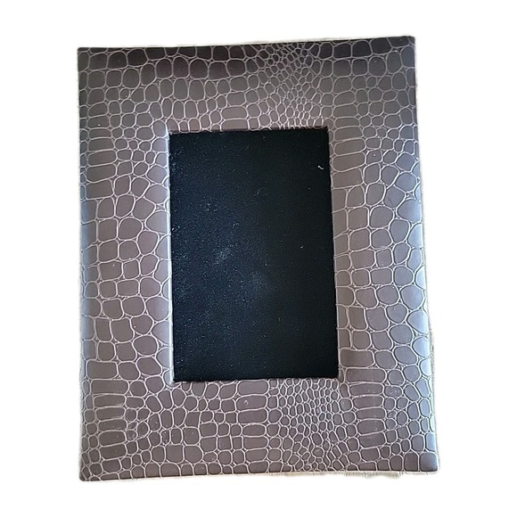 Faux Crocodile Alligator Leather Thompson 4x6 Photo Frame, 8x10 Overall Size - Picture 1 of 3